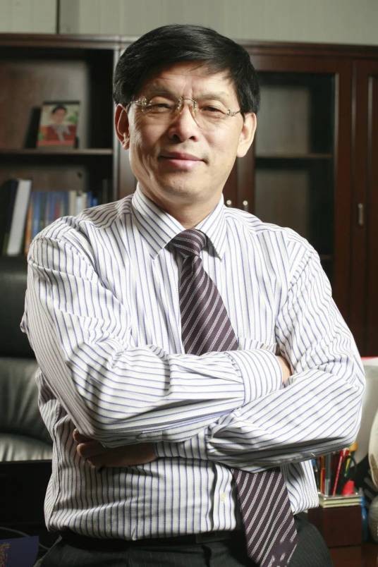 阚治东