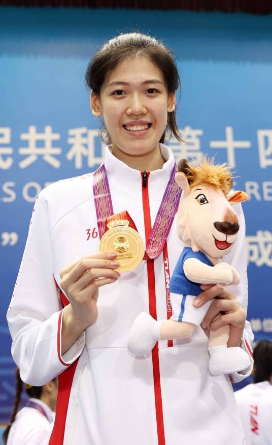 李盈莹(中国女子排球职业运动员、中国共产党第二十次全国代表大会代表)