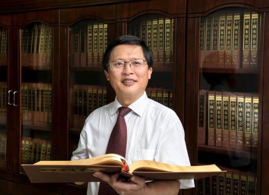 彭成（成都中医药大学原副校长）