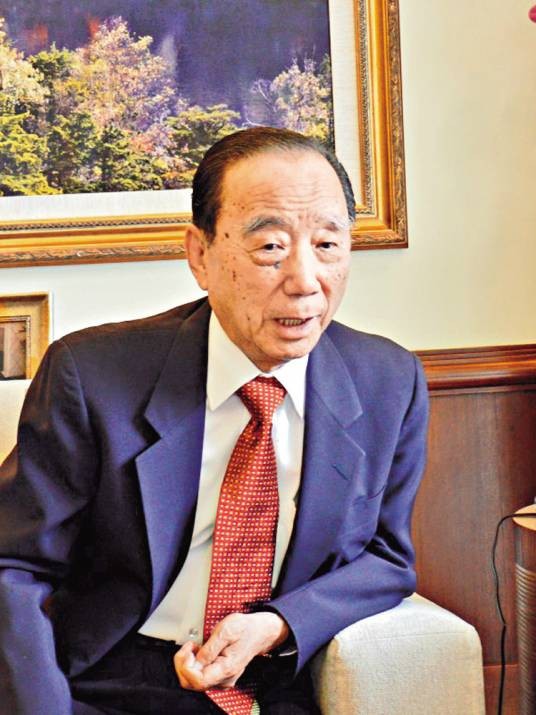 曹光彪（著名爱国爱港企业家、香港永新企业有限公司创始人）