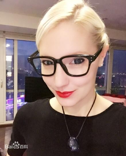 李白（撒贝宁妻子，北京大学教育学博士）