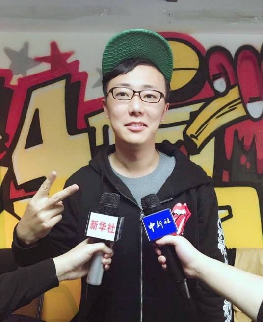 罗睿（“小罗恶搞”创始人、东北网红）