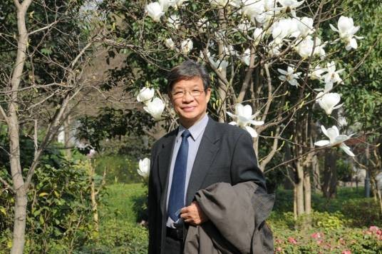 黄玉峰（复旦大学附属中学特级教师）