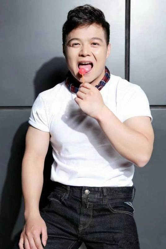 龙清泉（前中国男子举重队原队员、奥运会冠军）