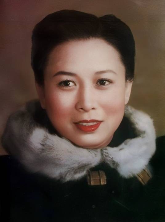 尹桂芳（中国越剧女演员、越剧尹派艺术创始人）