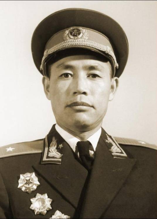邓岳(开国少将,原沈阳军区副司令员、南京军区副司令员)