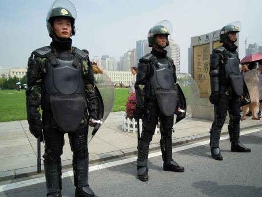 防暴警察（专门压制暴动的警察部队）