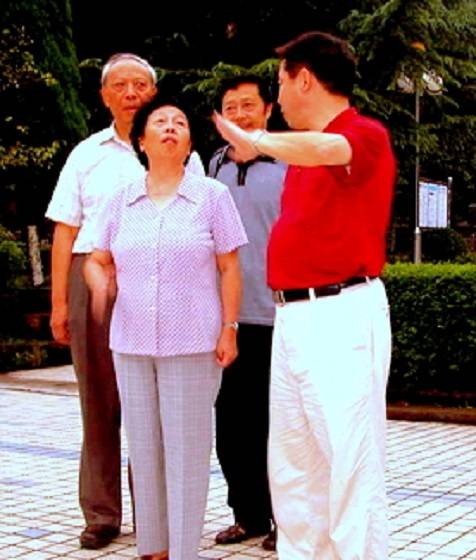 黄渝生（地质学家黄汲清之子）