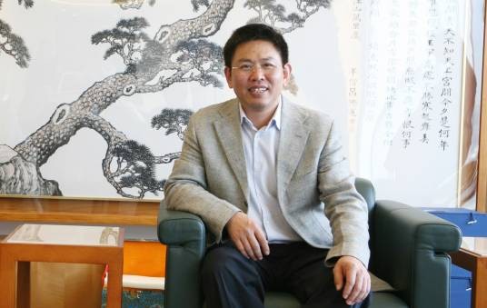 张华荣(华坚国际集团董事长)