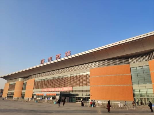 漯河西站（中国河南省漯河市境内的铁路车站）