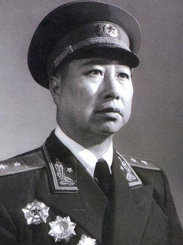 成钧（中央顾问委员会委员。开国中将）