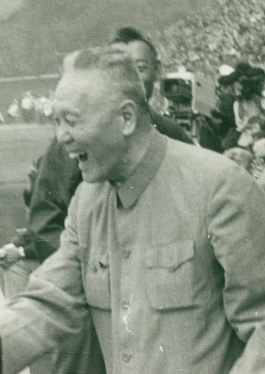 白如冰（中共中央顾问委员会委员）