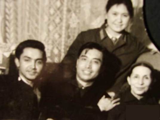 丁英（中国女舞蹈演员，李双江前妻）