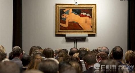 侧卧的裸女