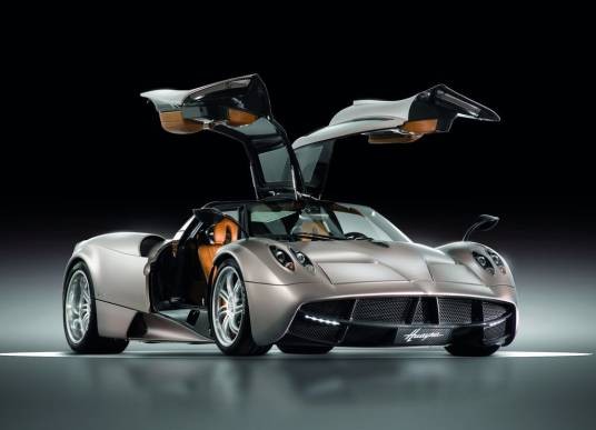 帕加尼Huayra（中置引擎超级跑车）