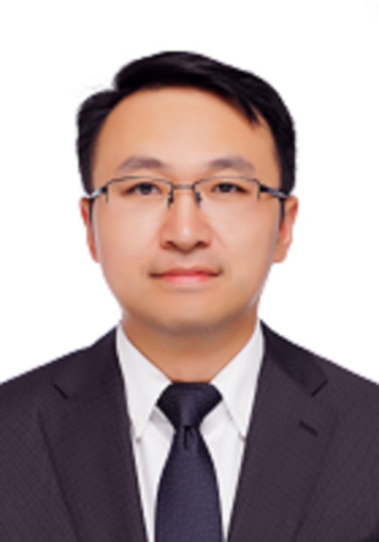 何凡（上海市闵行区行政服务中心主任）