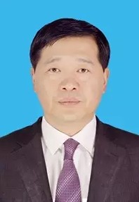 王春华（重庆市黔江区人大常委会原副主任）