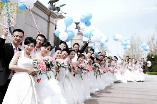 集体婚礼（一种时尚的婚礼形式）