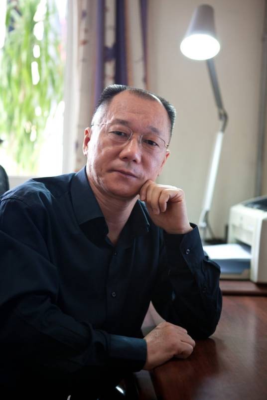 肖鹰（清华大学哲学系教授）