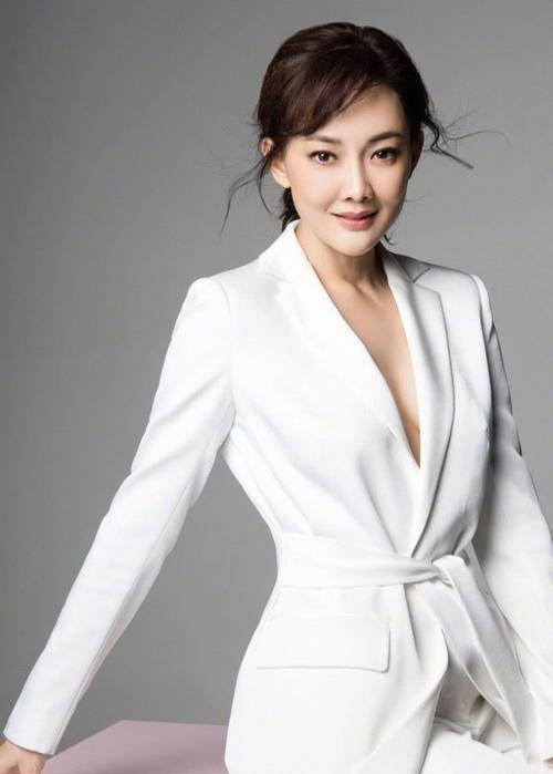 牛莉（中国空军电视艺术中心女演员）