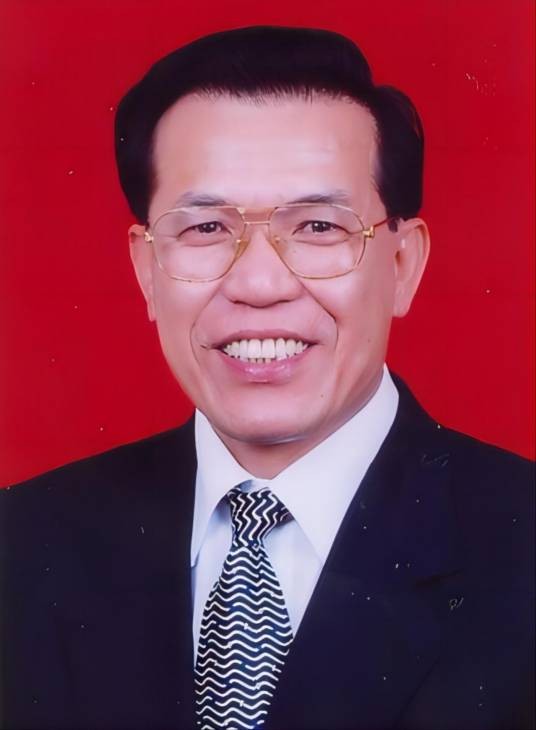 卢瑞华（第十届全国人大华侨委员会副主任委员）