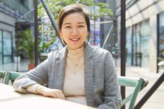 胡佳佳(上海美特斯邦威服饰股份有限公司原法定代表人、董事长、总经理、总裁)