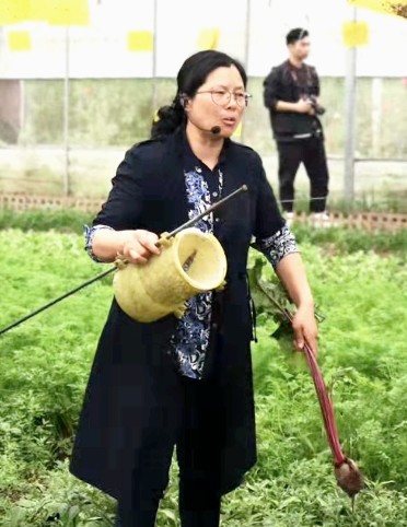 孙春梅（第十四届全国人大代表，南通市通州区东社镇开心田园生态农场总经理）