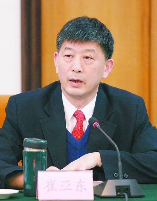 崔亚东（上海市法学会原会长）