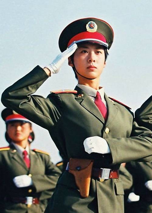 张薇薇（建国50周年阅兵式女兵方队领队）