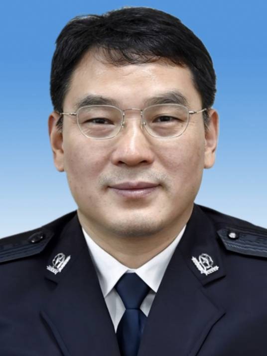 孙太平（广东省广州市委常委、政法委书记，市法学会会长）