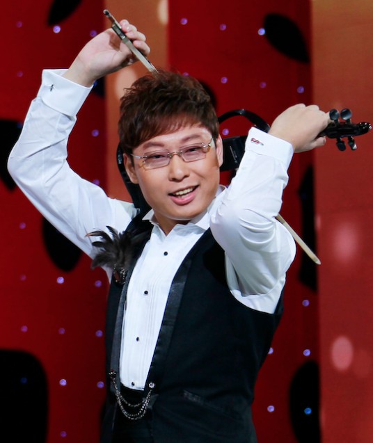 张少博（花式小提琴演奏家）
