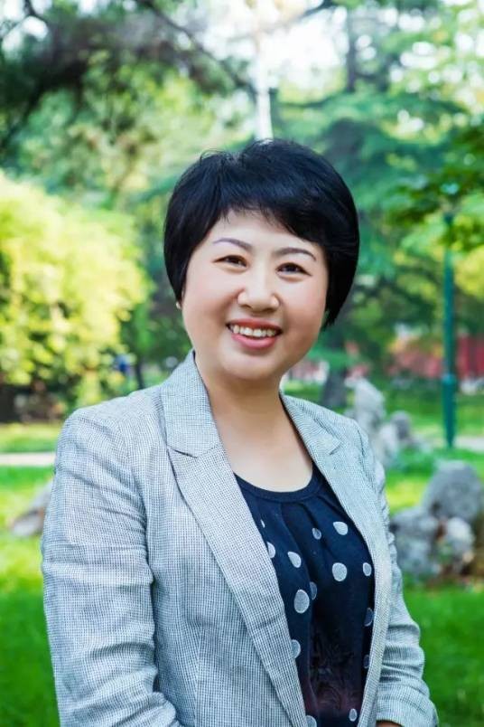 魏娜（中国人民大学公共管理学院教授）