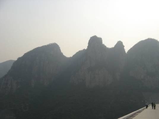 鸡冠山（四川省崇州市境内山峰）