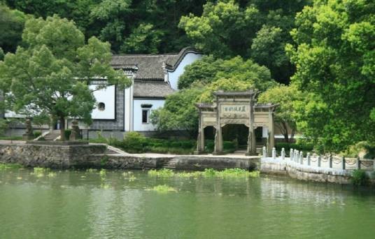 严子陵钓台（浙江省杭州市桐庐县境内国家AAAA级旅游景区）