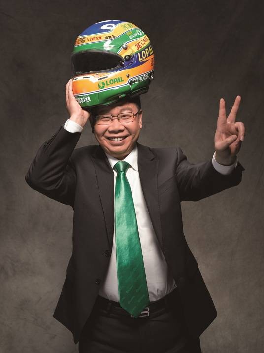 石俊峰（江苏龙蟠科技股份有限公司董事长兼总裁）
