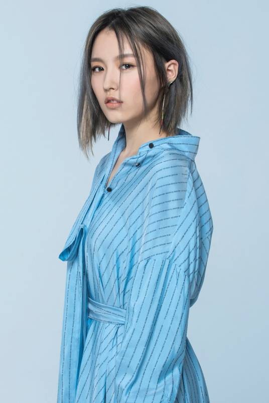 韩睿（中国内地流行乐女歌手，飞儿乐团主唱）