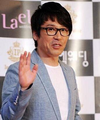 赵冠宇（韩国男歌手、影视演员）