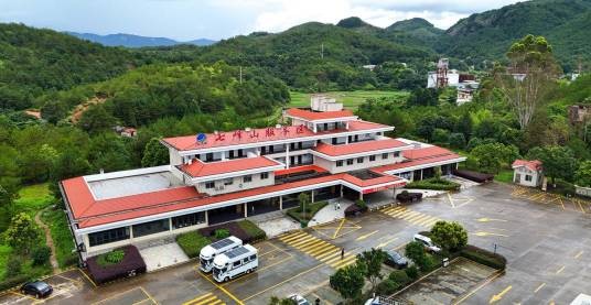 七峰山服务区（福建龙岩上杭县G25长深高速附近的服务区）