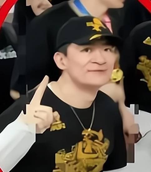 张隆（前中国篮协工作人员、成都乐梦霍勒体育文化发展有限公司联合创始人）