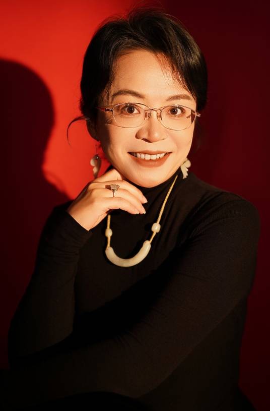 丁虹(湖南省女画家协会主席)