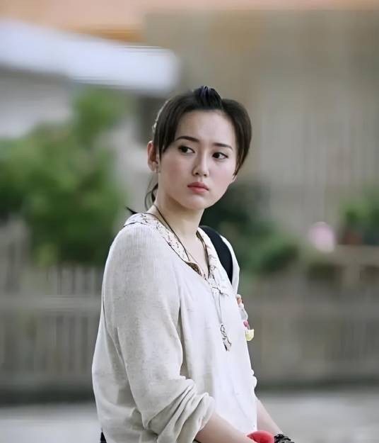 甄珠（电视剧《爱闪亮》中的角色，由江铠同饰演。）