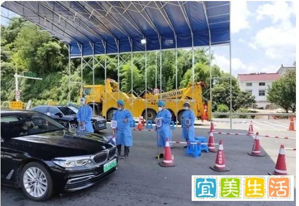 【每日热搜】男子高速强行冲卡:赶着去离婚