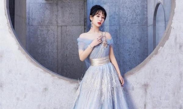 杨紫发文说看了阳光姐妹淘哭惨了