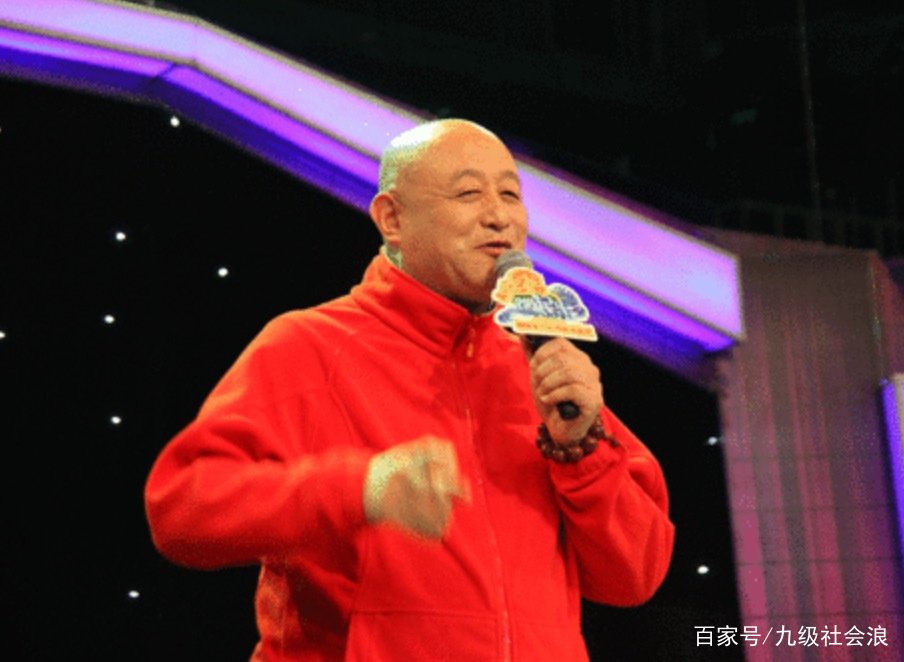 看不起郭德纲，卖假药娶“闺女”被赶出相声界，陈寒柏后悔么？