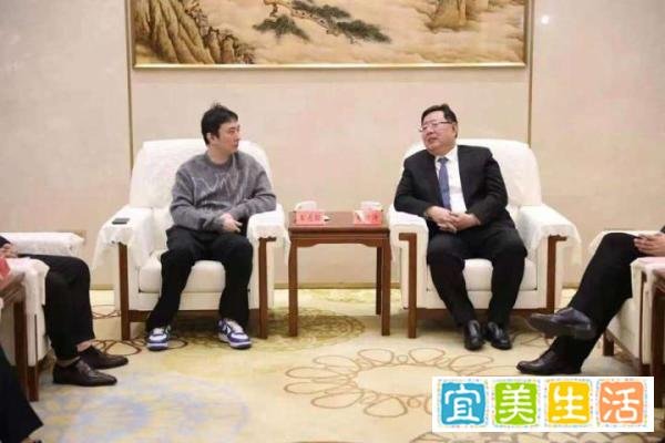 王思聪穿休闲服会见泰安市委书记!泰山文旅健身中心签约