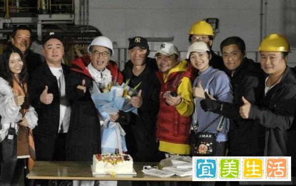 泪崩！救援队队长：吴孟达曾拿一麻袋钱到汶川救助也会跟着落泪。