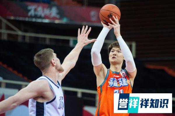 大王被CBA罚款1万元,因其故意损坏设备,固外加通报批评!