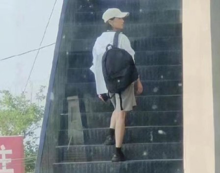 周迅《不完美受害人》新路透曝光，一头利落短发随风轻扬，她的造型如何？