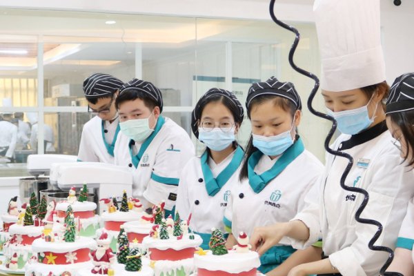 学烘焙西点哪个学校好