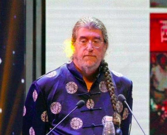 今年的诺贝尔奖得主,被中国大学解聘了…理由:业绩考核不达标…